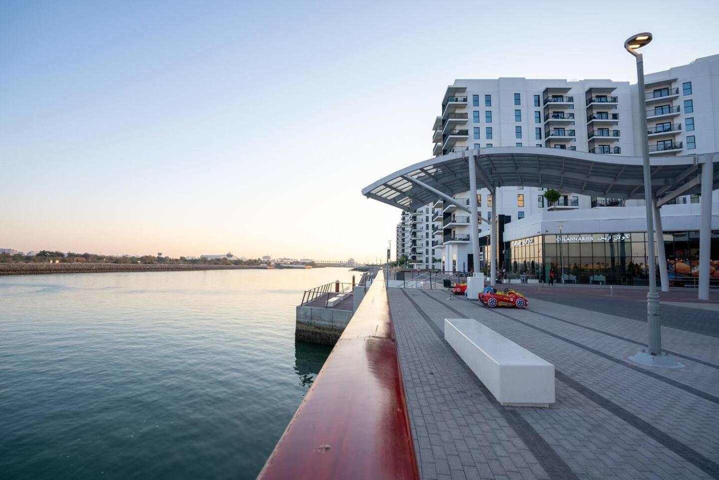 Apartment Romantic In Yas Canal View Abu Dhabi
