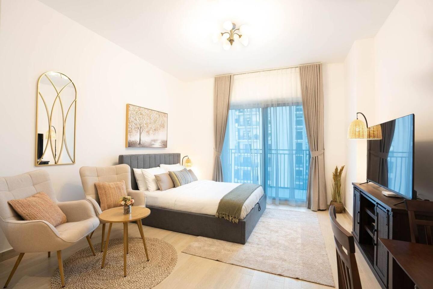 Romantic In Yas Canal View Apartment *