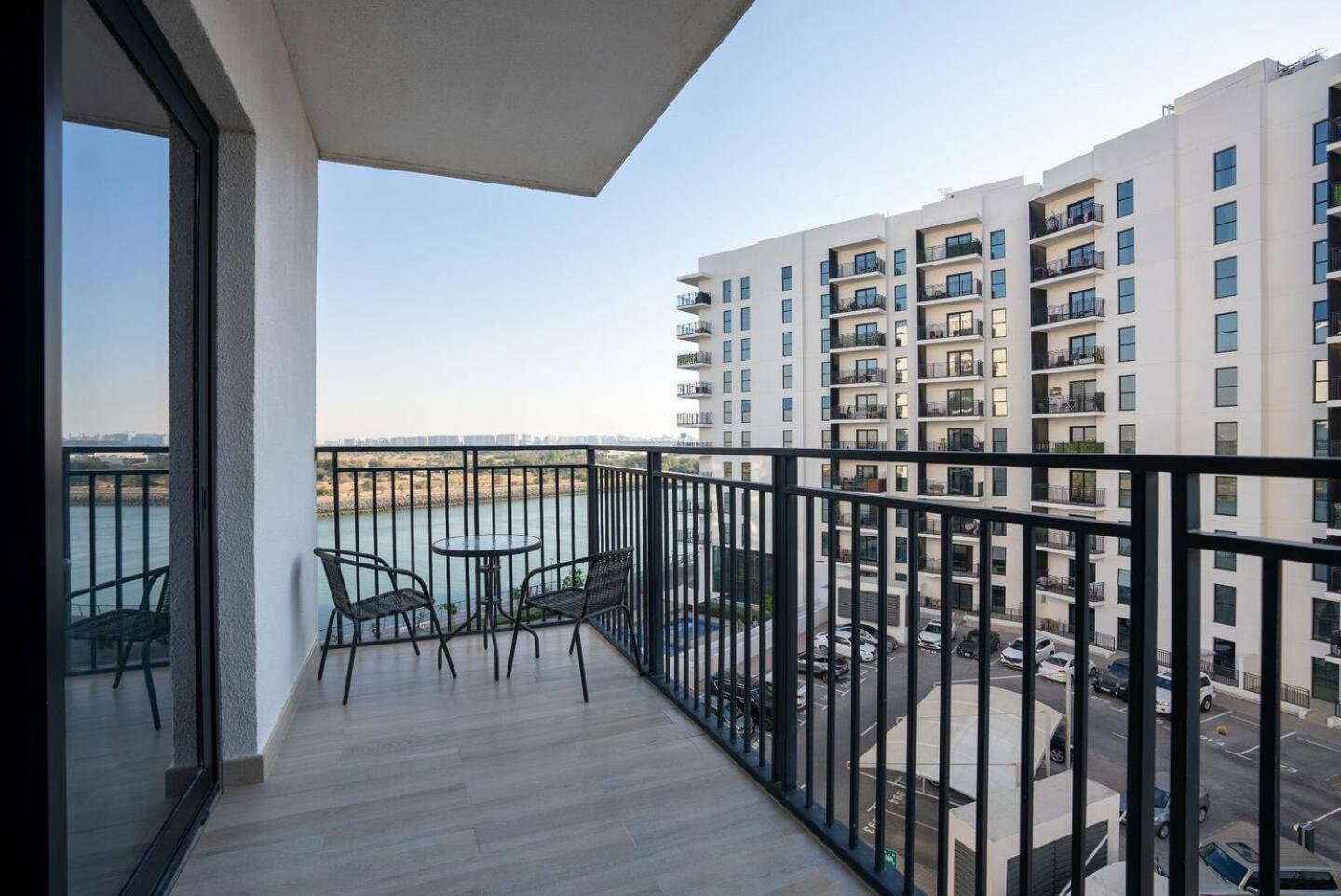 Apartment Romantic In Yas Canal View