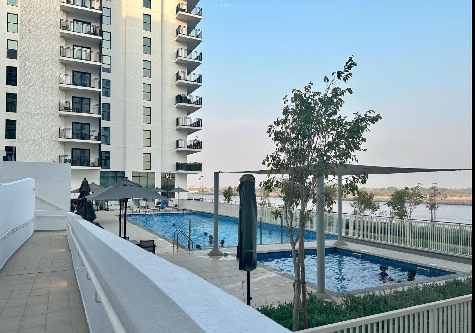 Apartment Romantic In Yas Canal View *