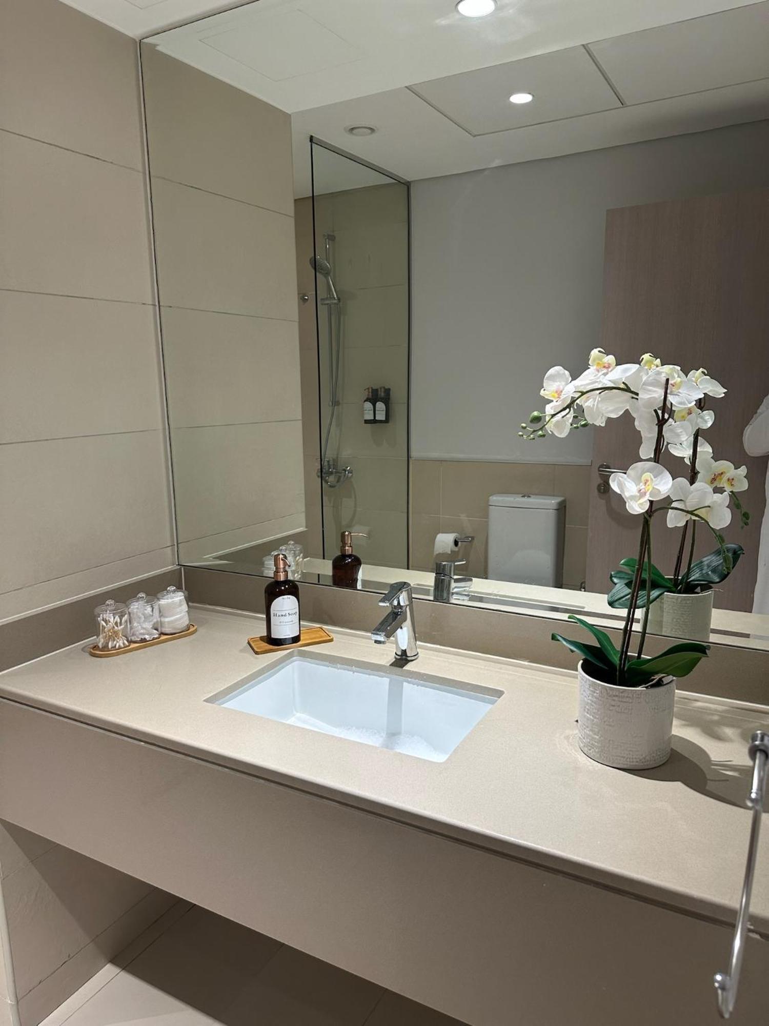 Apartment Romantic In Yas Canal View Abu Dhabi